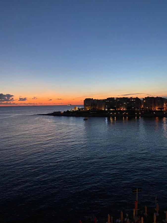 F8 1 Seaview Room, Living And Bathroom Shared , Stjulians Saint Julian's Bagian luar foto
