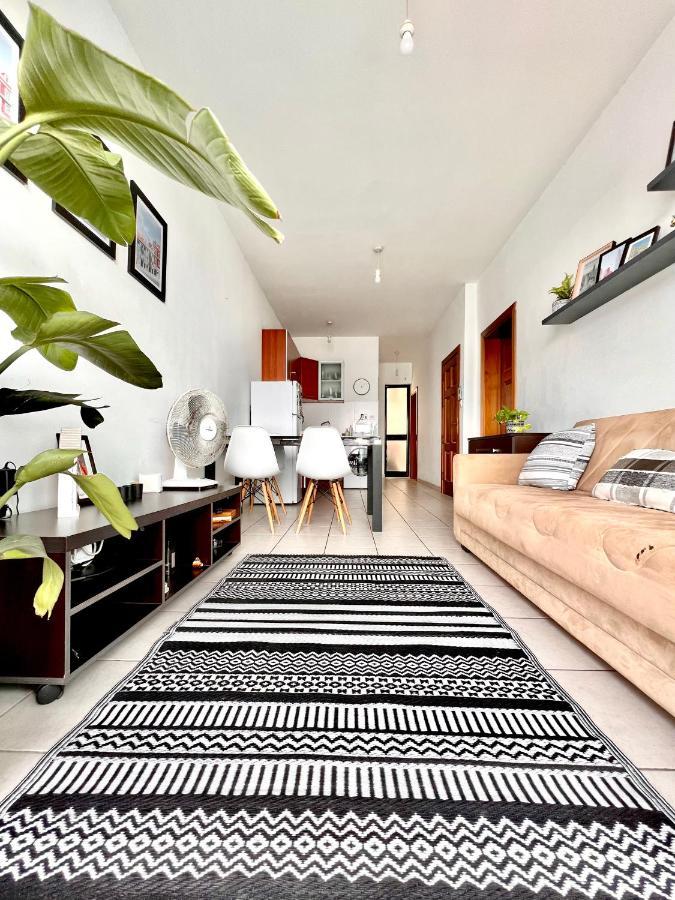 F8 1 Seaview Room, Living And Bathroom Shared , Stjulians Saint Julian's Bagian luar foto