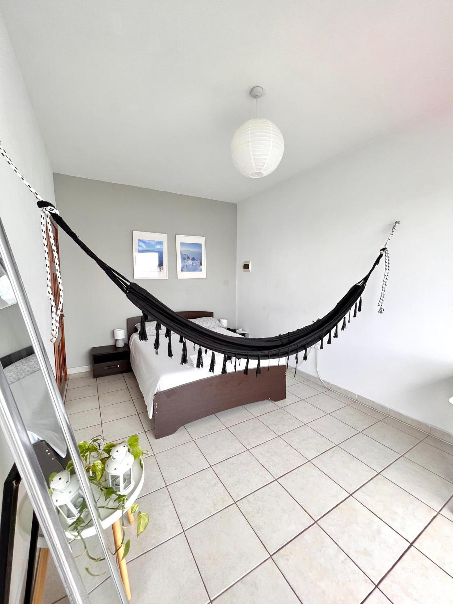 F8 1 Seaview Room, Living And Bathroom Shared , Stjulians Saint Julian's Bagian luar foto